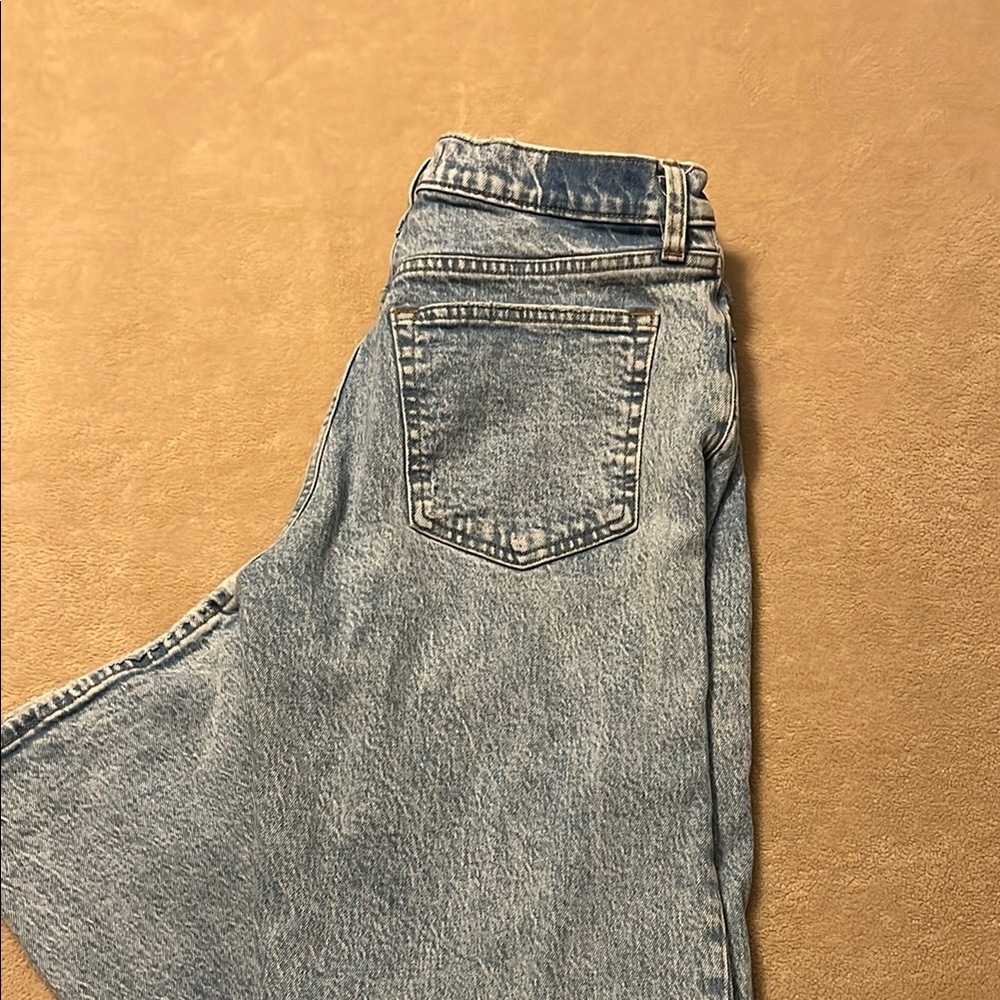 Abercrombie & Fitch High Rise Light Blue Jeans
29 Short